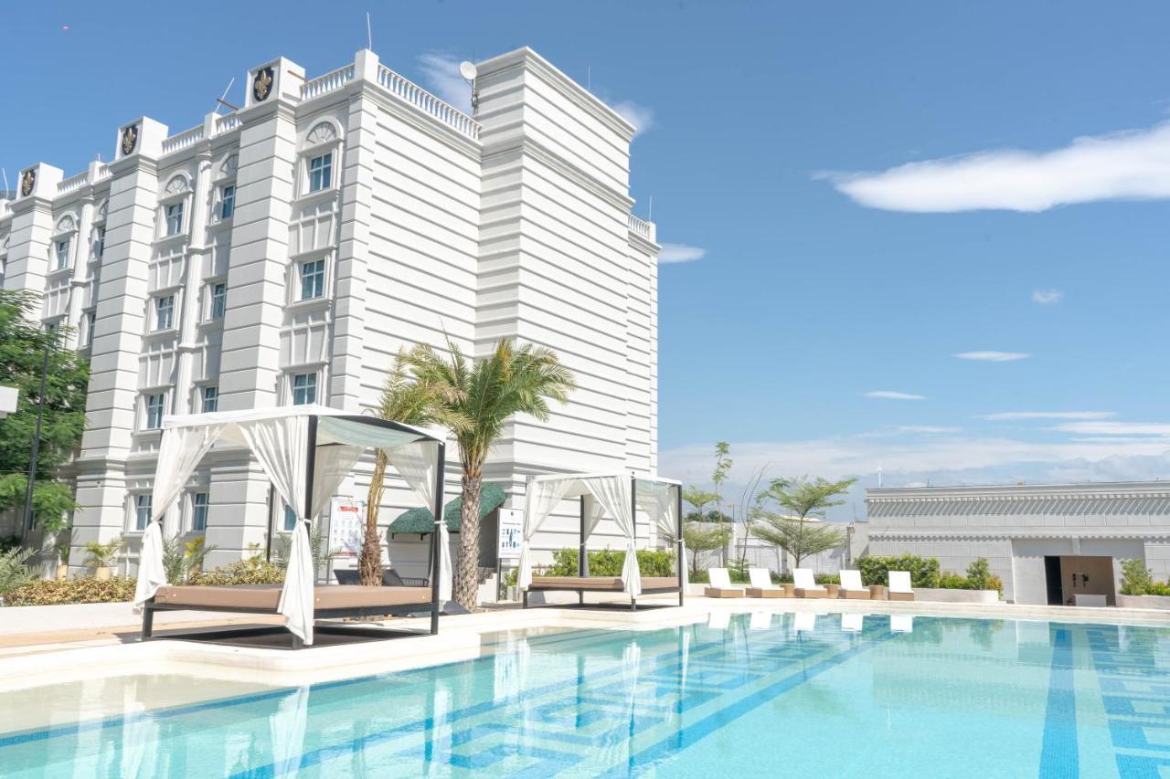 The Monarch Hotel Calasiao Exteriör bild
